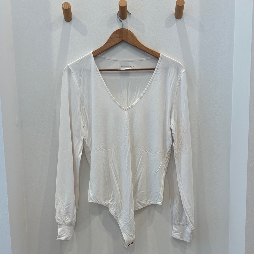 Abercrombie & Fitch V-Neck Long Sleeve Bodysuit